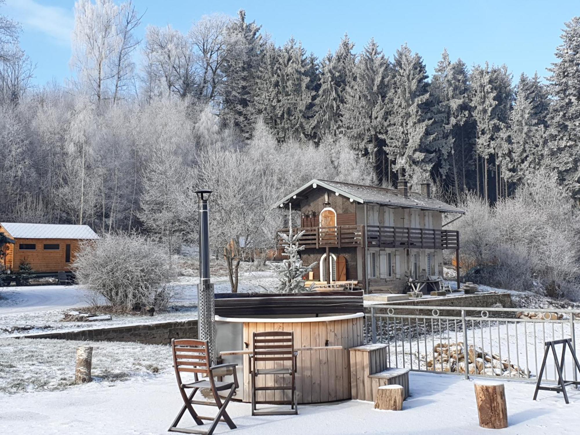 White Wood Villa Darney Luaran gambar